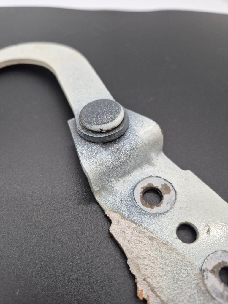Charniere Capot G PEUGEOT 309 LesAnciennes.com