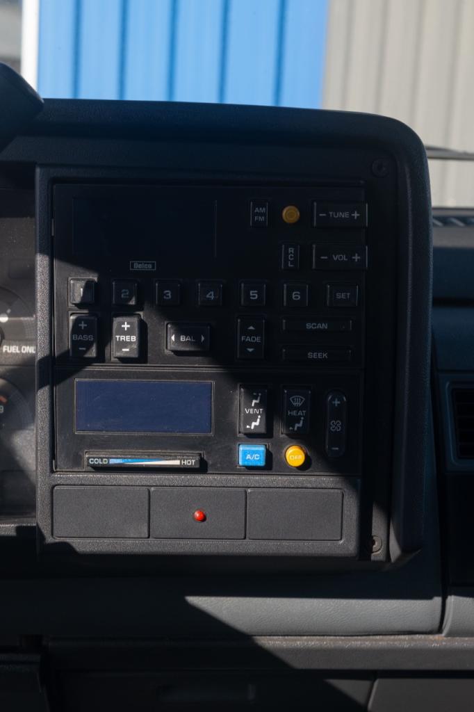 GMC Sierra SLE 1500 - 1988 LesAnciennes.com