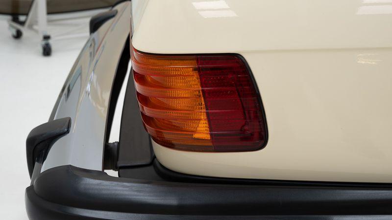MERCEDES-BENZ 380 SL + hardtop - 1982 LesAnciennes.com