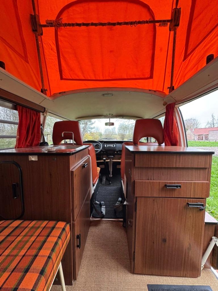 VOLKSWAGEN Combi 23-517 T2b Westfalia - 1975 LesAnciennes.com