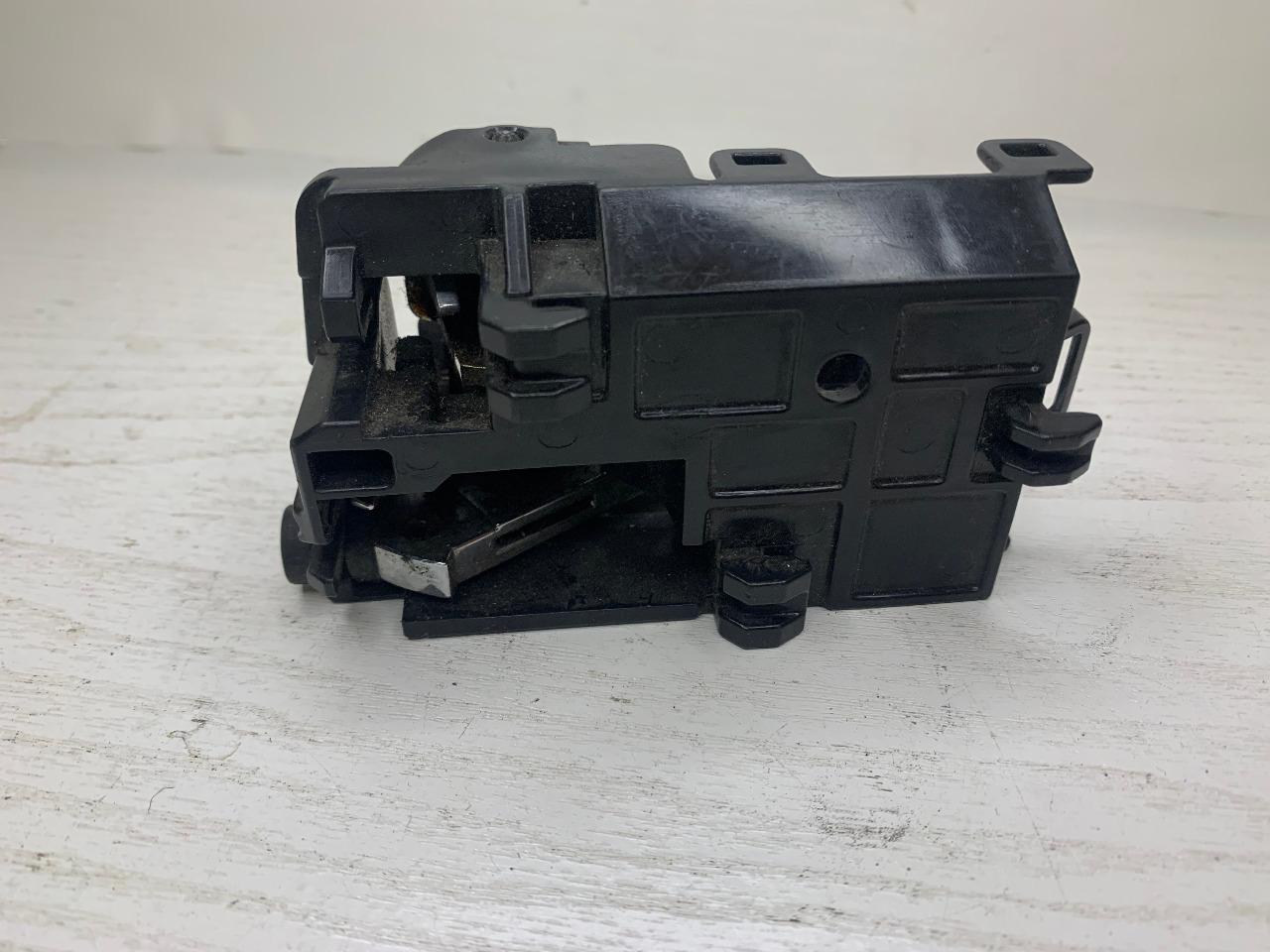 Poigne intérieur porte NISSAN PRIMERA P11 LesAnciennes.com