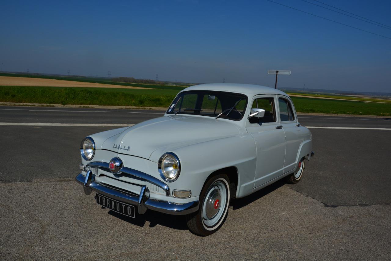 SIMCA Aronde 9 - 1954 LesAnciennes.com