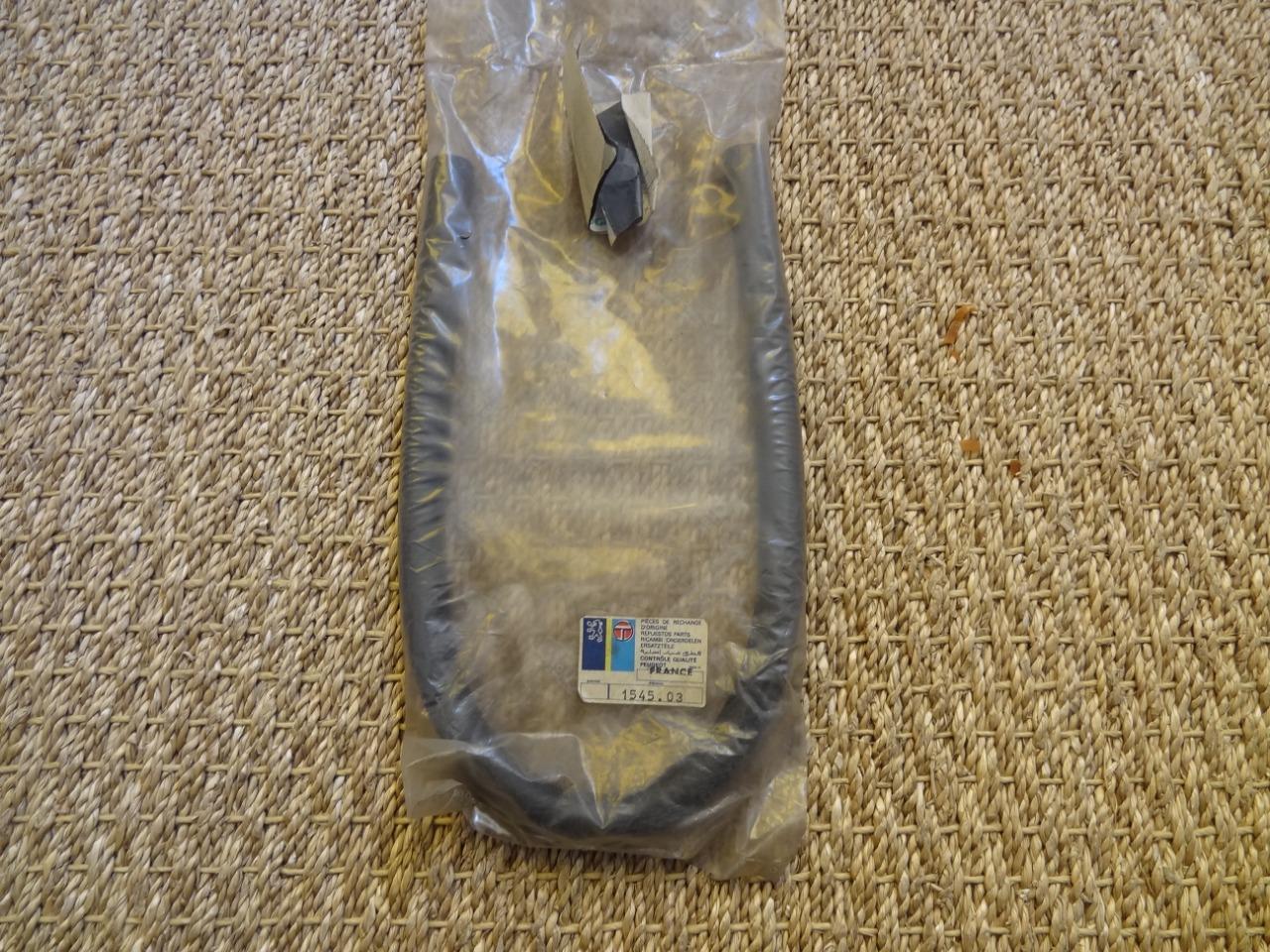 Raccord caoutchouc mise air libre PEUGEOT J7 J9 LesAnciennes.com