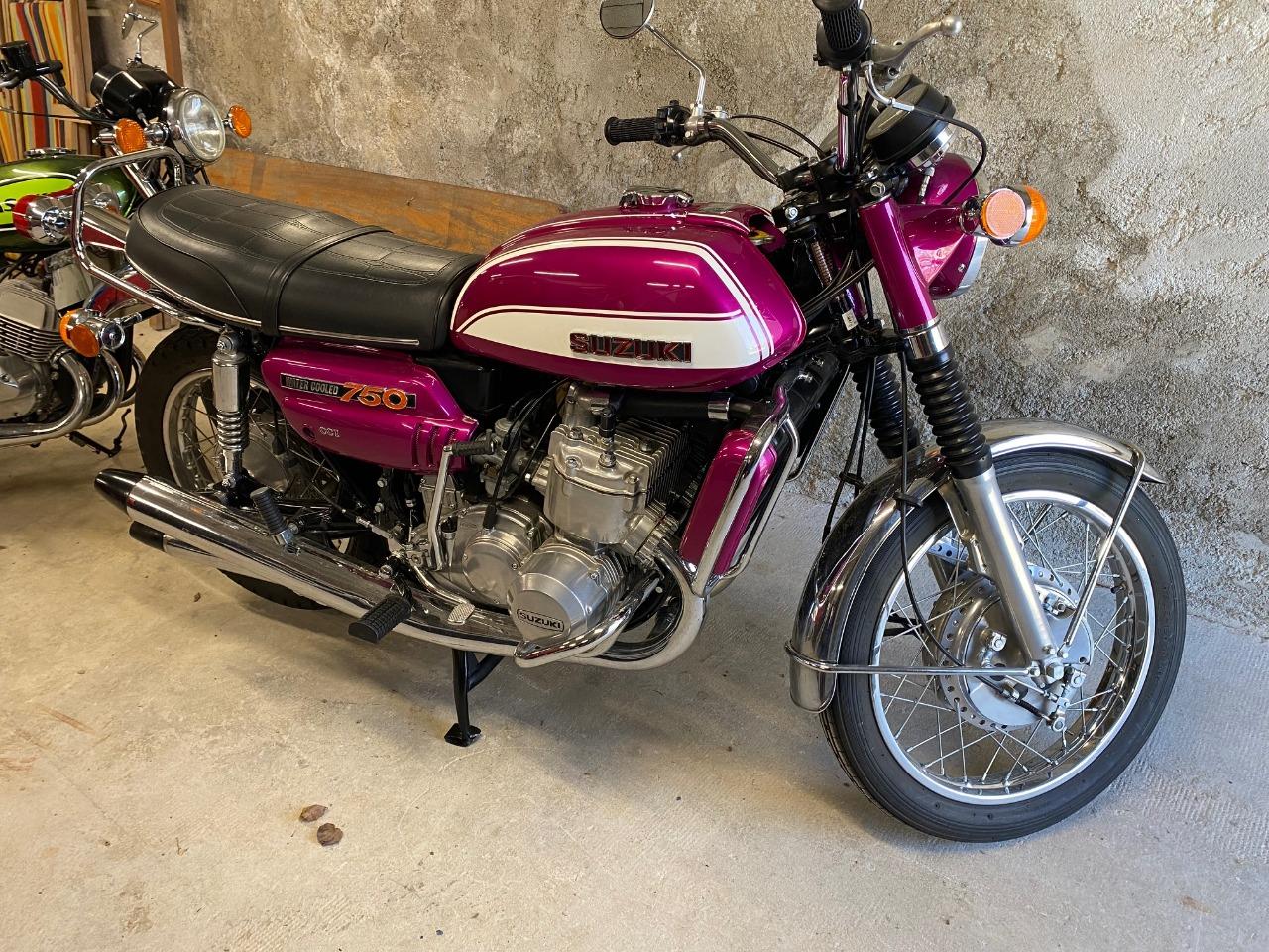 SUZUKI GT 750 - 1972 LesAnciennes.com