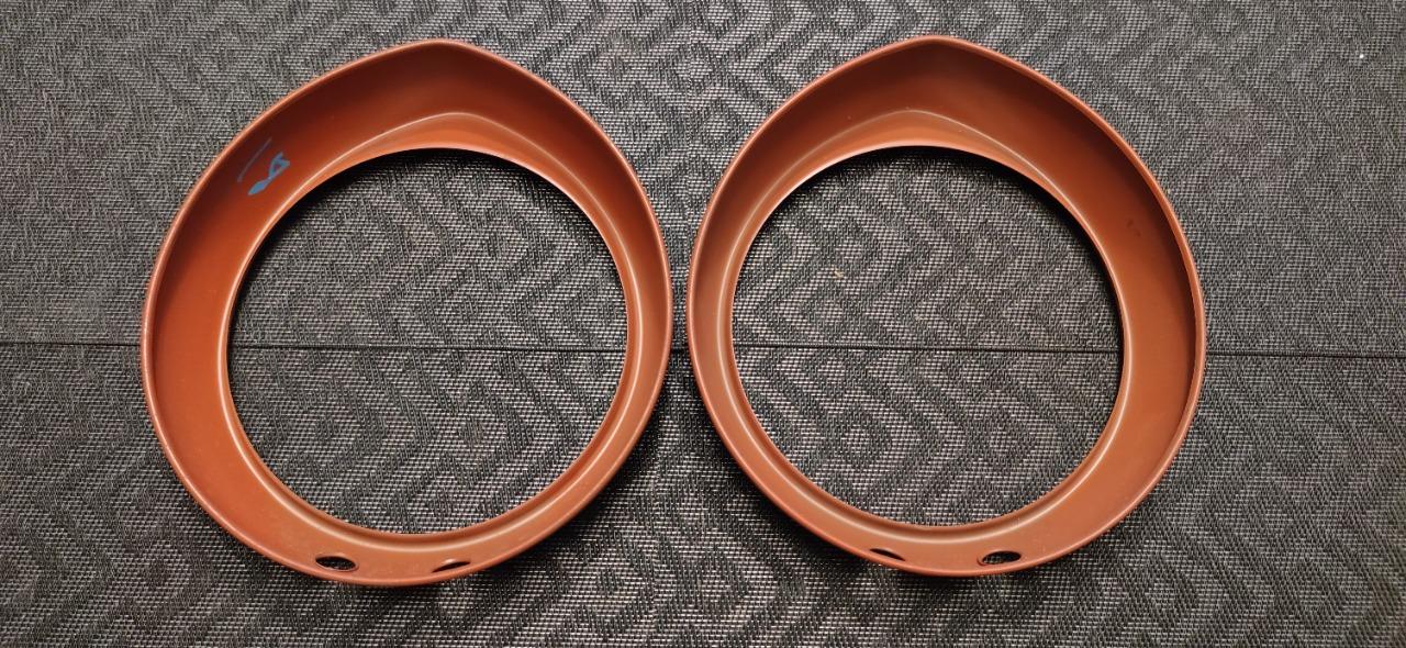 Cerclages de phares peints PEUGEOT 404 LesAnciennes.com