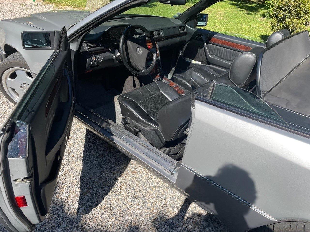 MERCEDES 300 CE 24 Cabriolet - 1992 LesAnciennes.com