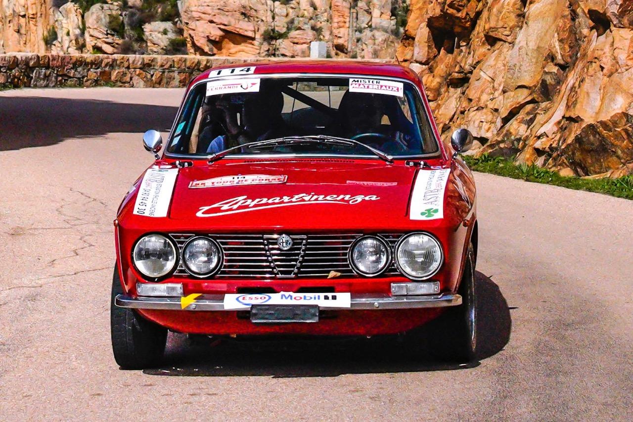 ALFA ROMEO 2000 Bertone - 1972 LesAnciennes.com