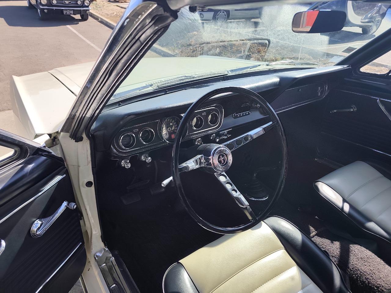 FORD Mustang cabriolet - 1966 LesAnciennes.com