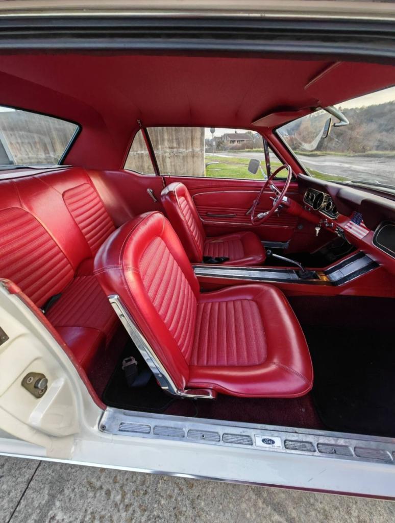 FORD Mustang 200 3.3 V6 122 cv - 1966 LesAnciennes.com