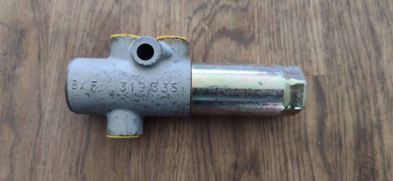 Répartiteur de freins PEUGEOT 305 LesAnciennes.com