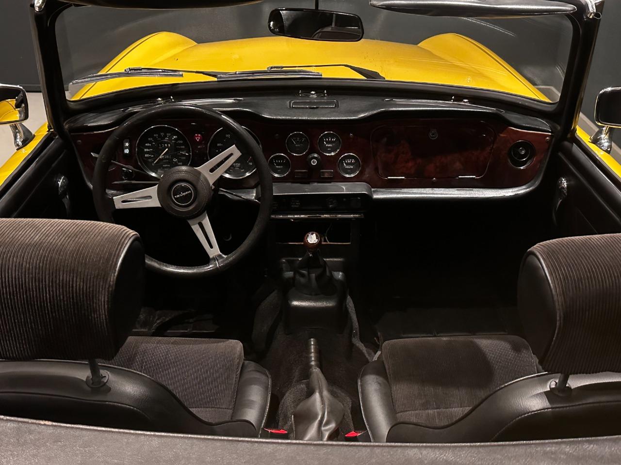 TRIUMPH TR6 C - 1976 LesAnciennes.com