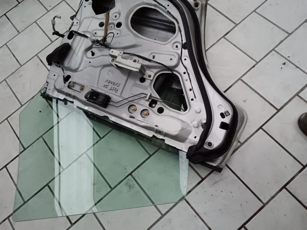 Porte arrière gauche Subaru Forester LesAnciennes.com