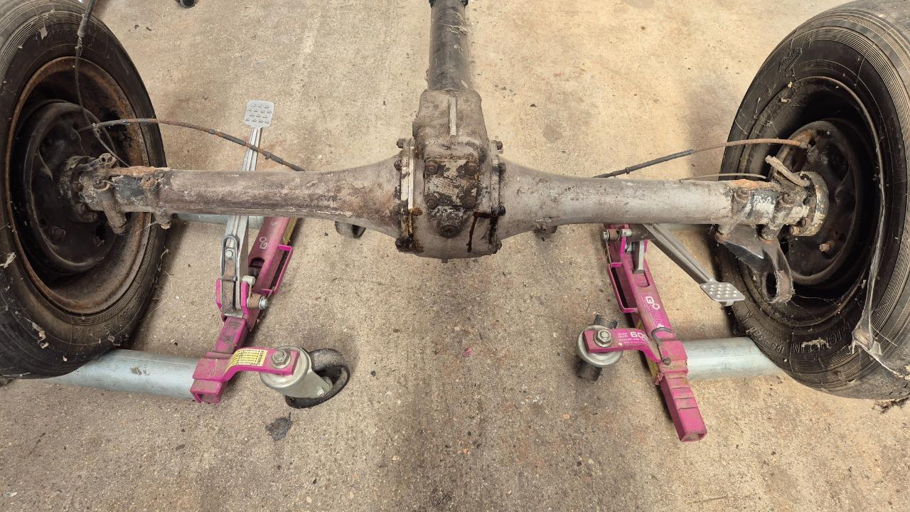 Lot de pièces PEUGEOT 403 LesAnciennes.com