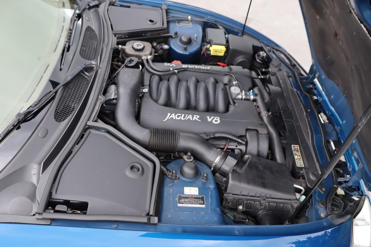 JAGUAR XK8 Convertible - 1997 LesAnciennes.com
