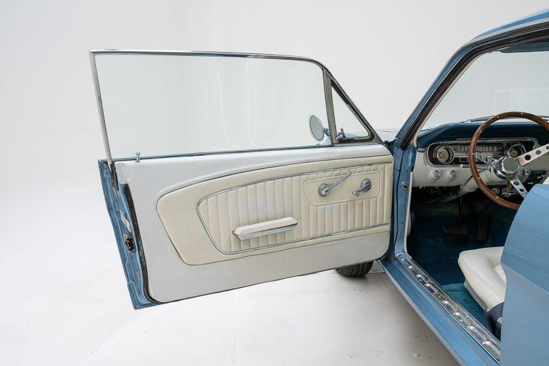 FORD Mustang - 1965 LesAnciennes.com
