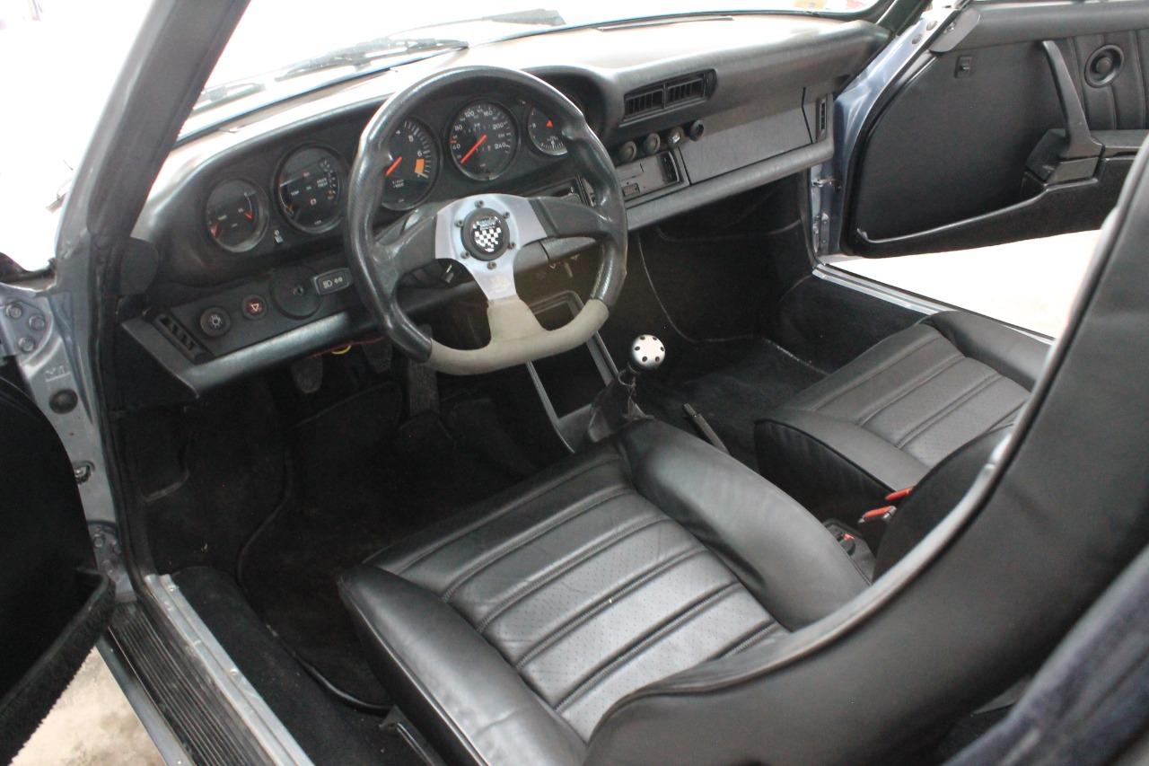 PORSCHE 911 3.0 targa - 1981 LesAnciennes.com