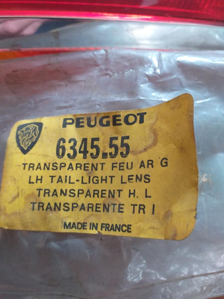 Feu PEUGEOT 204 LesAnciennes.com