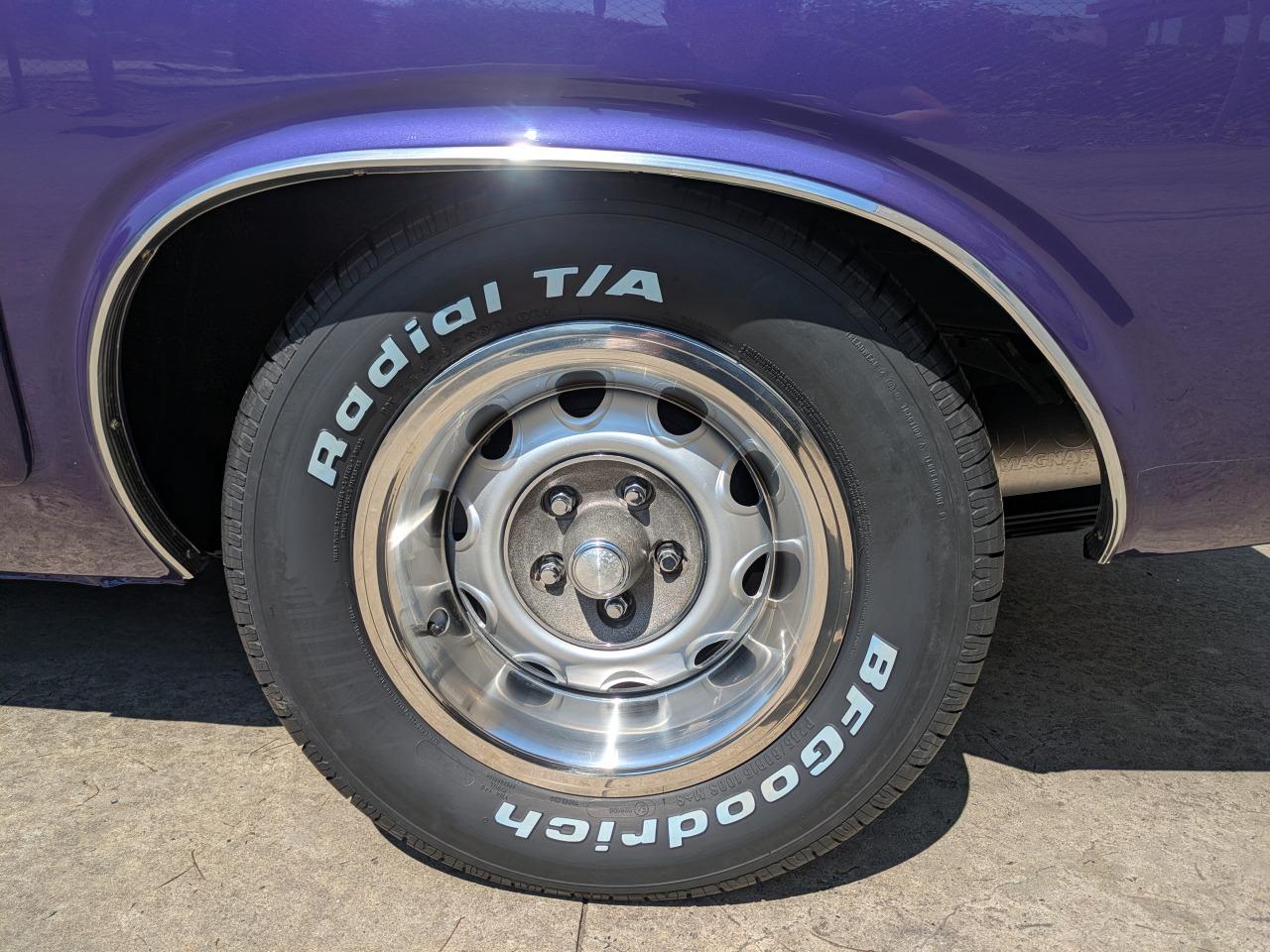 DODGE Challenger 440 six pack R/T - 1971 LesAnciennes.com