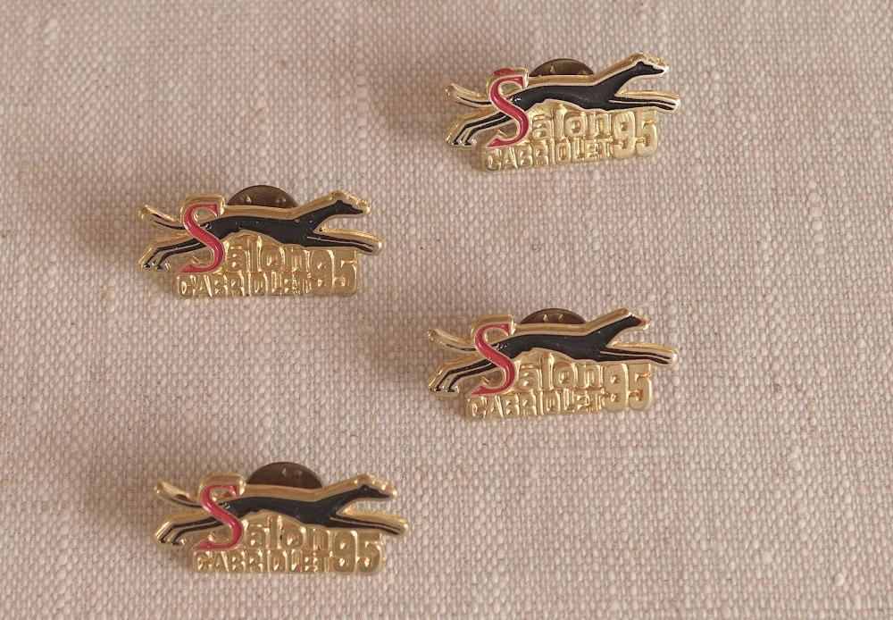 Pin's SBARRO Salon du Cabriolet 95. LesAnciennes.com