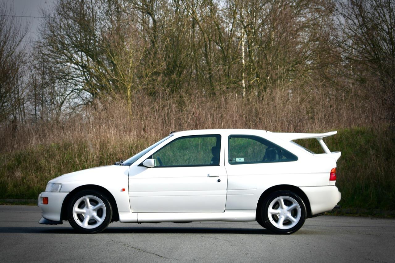 FORD Escort RS Cosworth - 1995 LesAnciennes.com