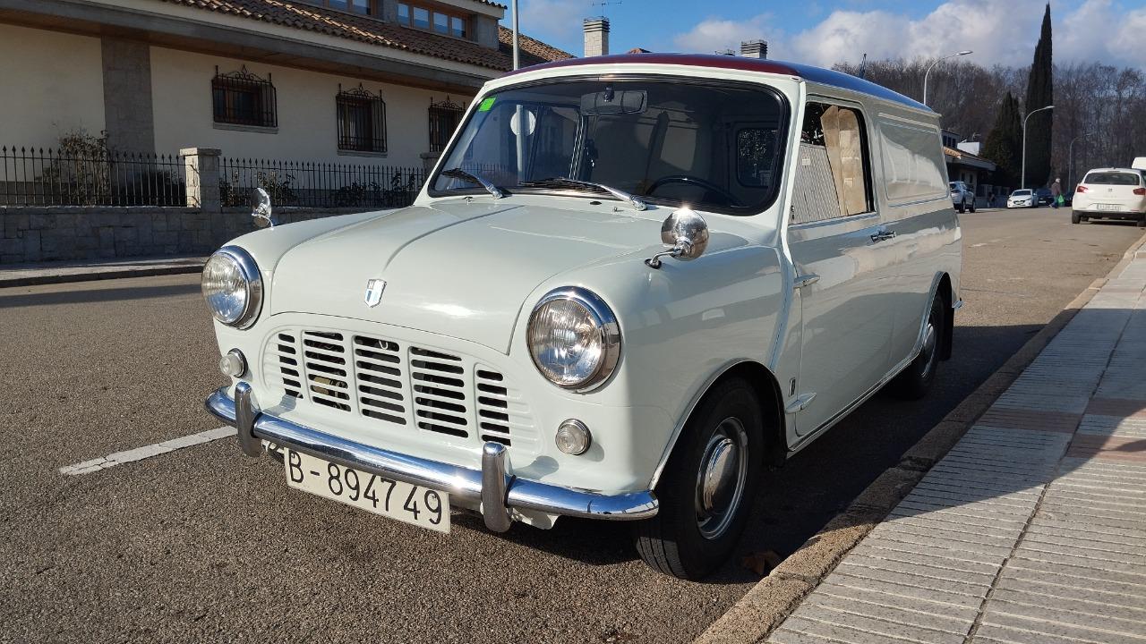 AUSTIN Mini Van - 1971 LesAnciennes.com