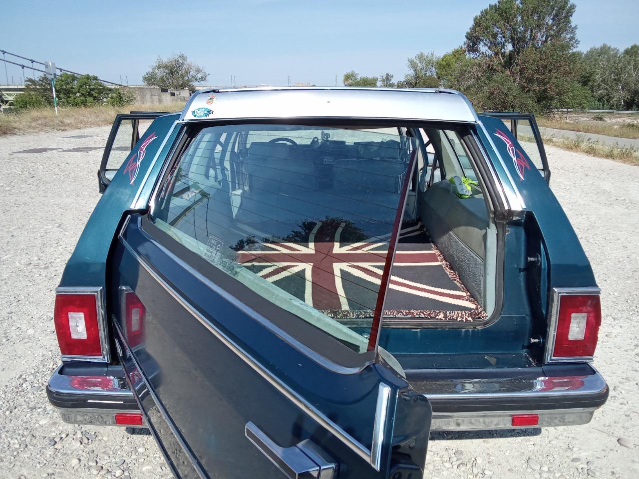 OLDSMOBILE Custom Cruiser STATION WAGON - 1979 LesAnciennes.com