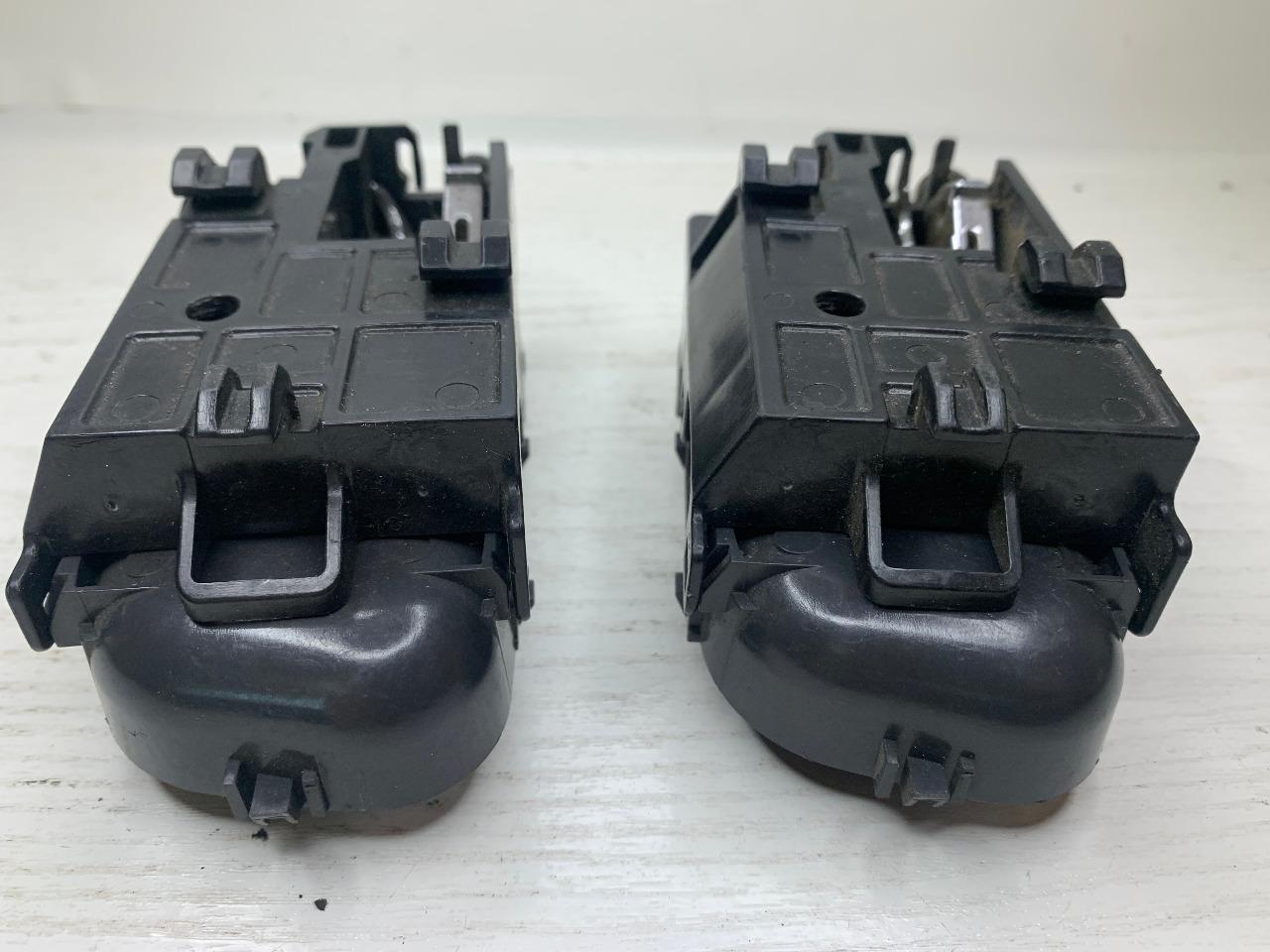 Poigne intérieur porte NISSAN PRIMERA P11 LesAnciennes.com