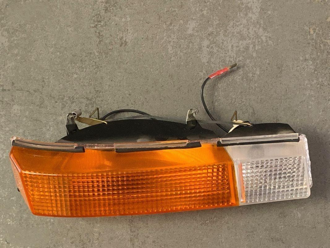 Clignotant /Veilleuse droit bicolore Citroen Ami8 LesAnciennes.com