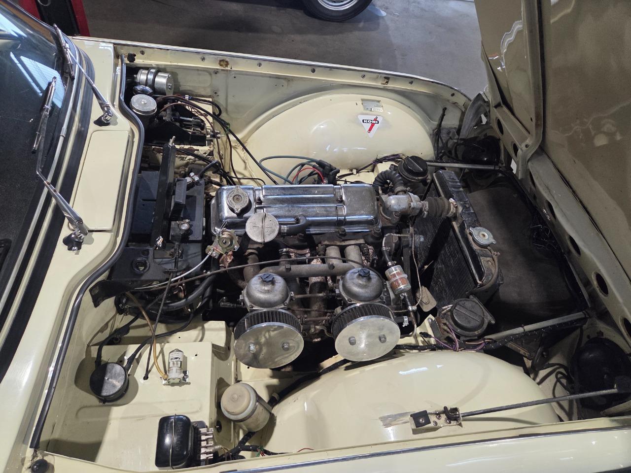 TRIUMPH TR4A - 1966 LesAnciennes.com