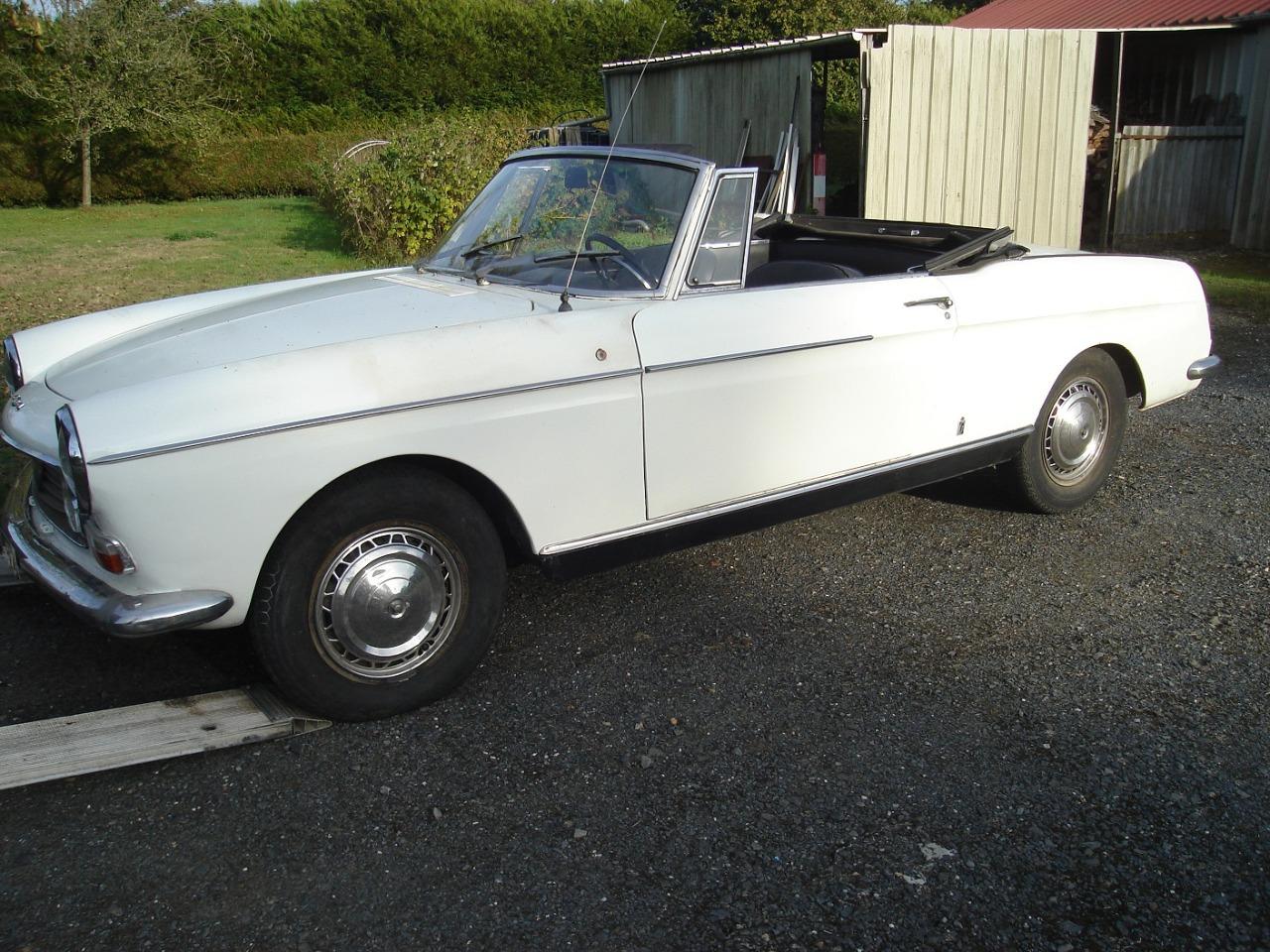 PEUGEOT 404 cabriolet - 1968 LesAnciennes.com