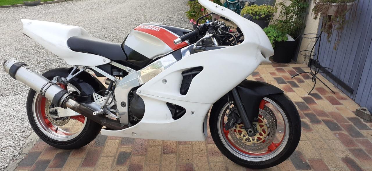 KAWASAKI zx 600 piste - 1999 LesAnciennes.com