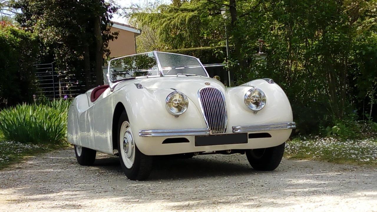 JAGUAR XK120 roadster - 1953 LesAnciennes.com