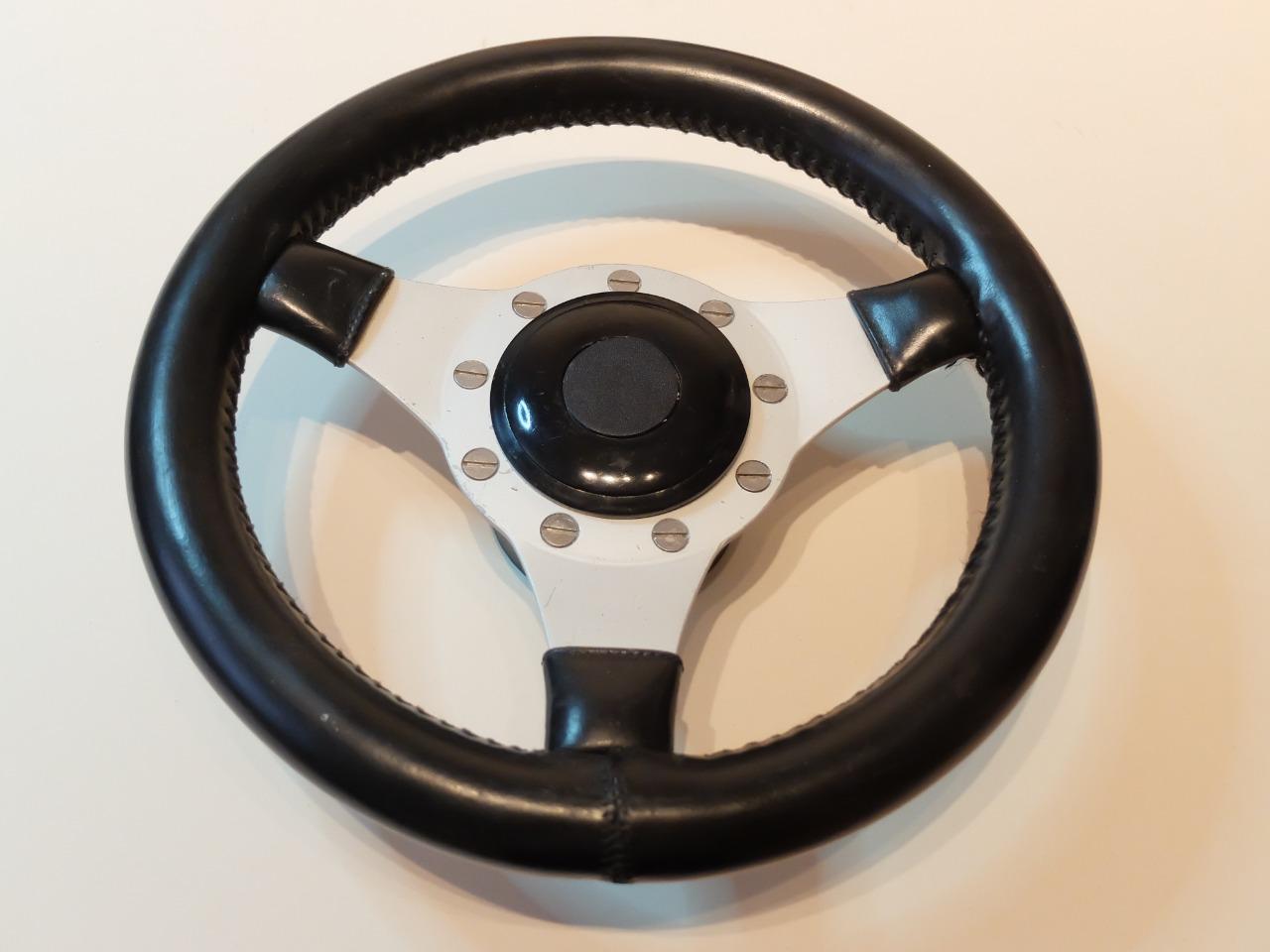 Volant sport cuir LesAnciennes.com