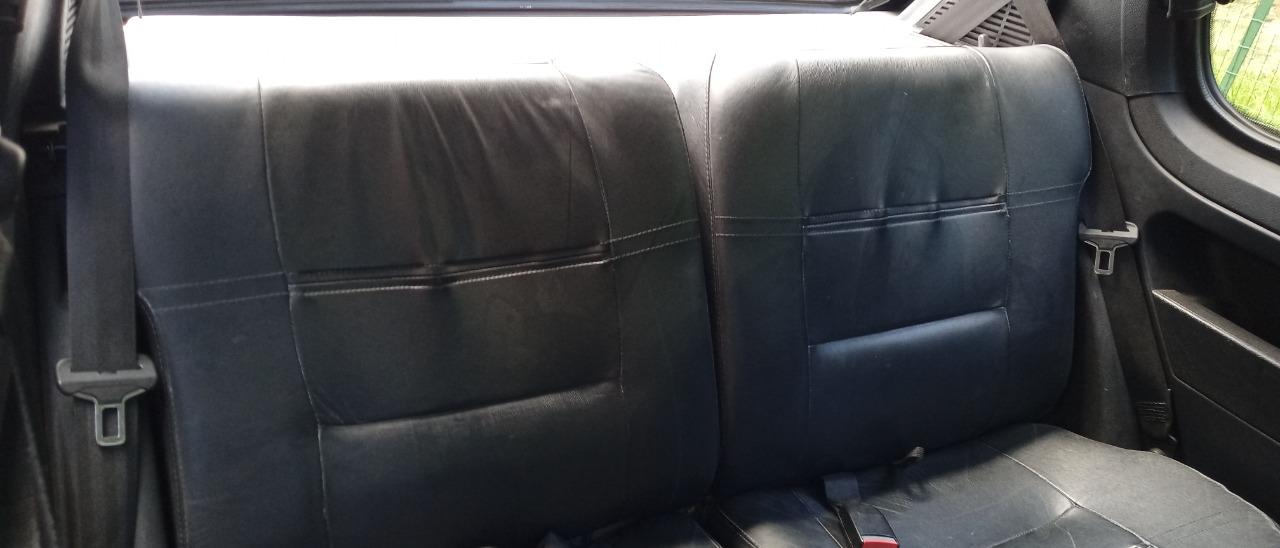 Vend 4 Coiffes de banquette arrière cuir noir 205 LesAnciennes.com