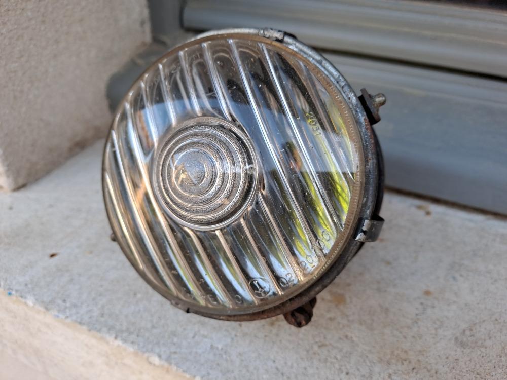 Antibrouillard LANCIA Flaminia LesAnciennes.com