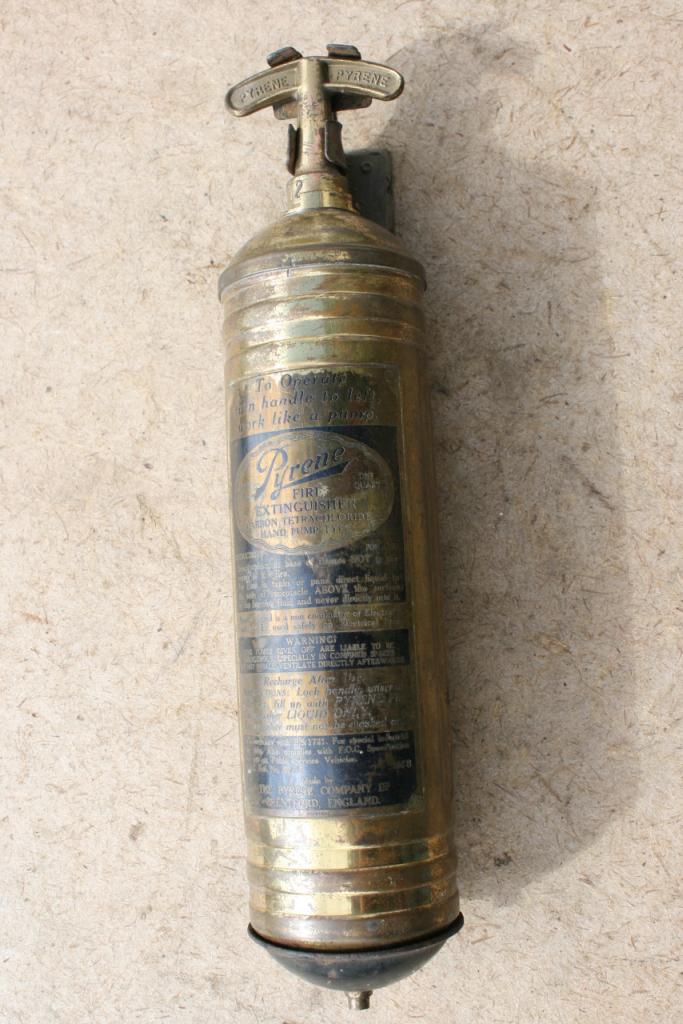 Extincteur PYRENE GB auto camion Militaire LesAnciennes.com