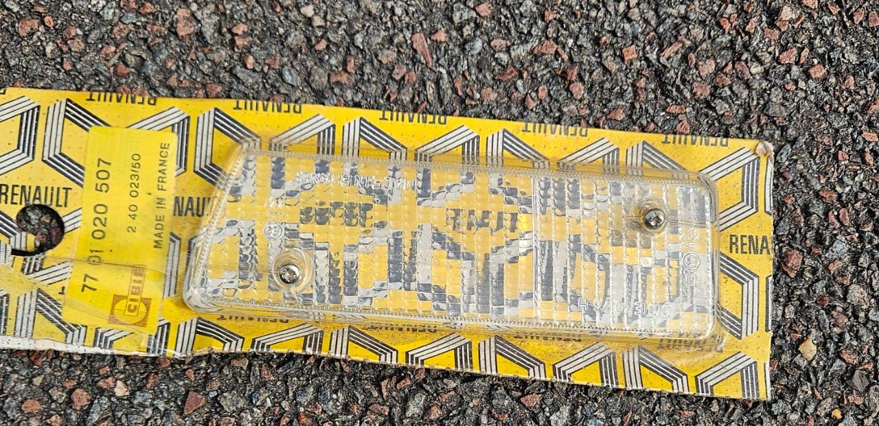 Ecran RENAULT 14 (R14) berline LesAnciennes.com