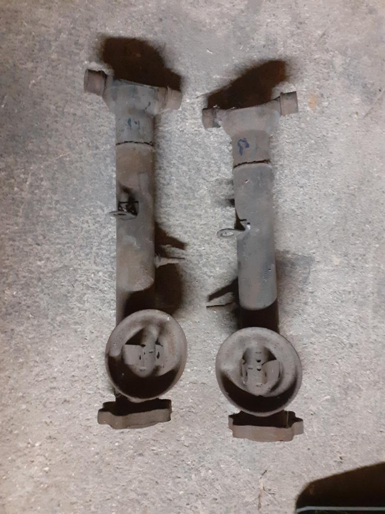 Trompette de roue RENAULT Dauphine LesAnciennes.com