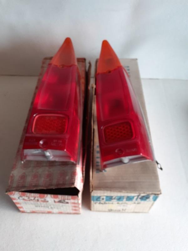 Feux arrière PEUGEOT 404 break LesAnciennes.com