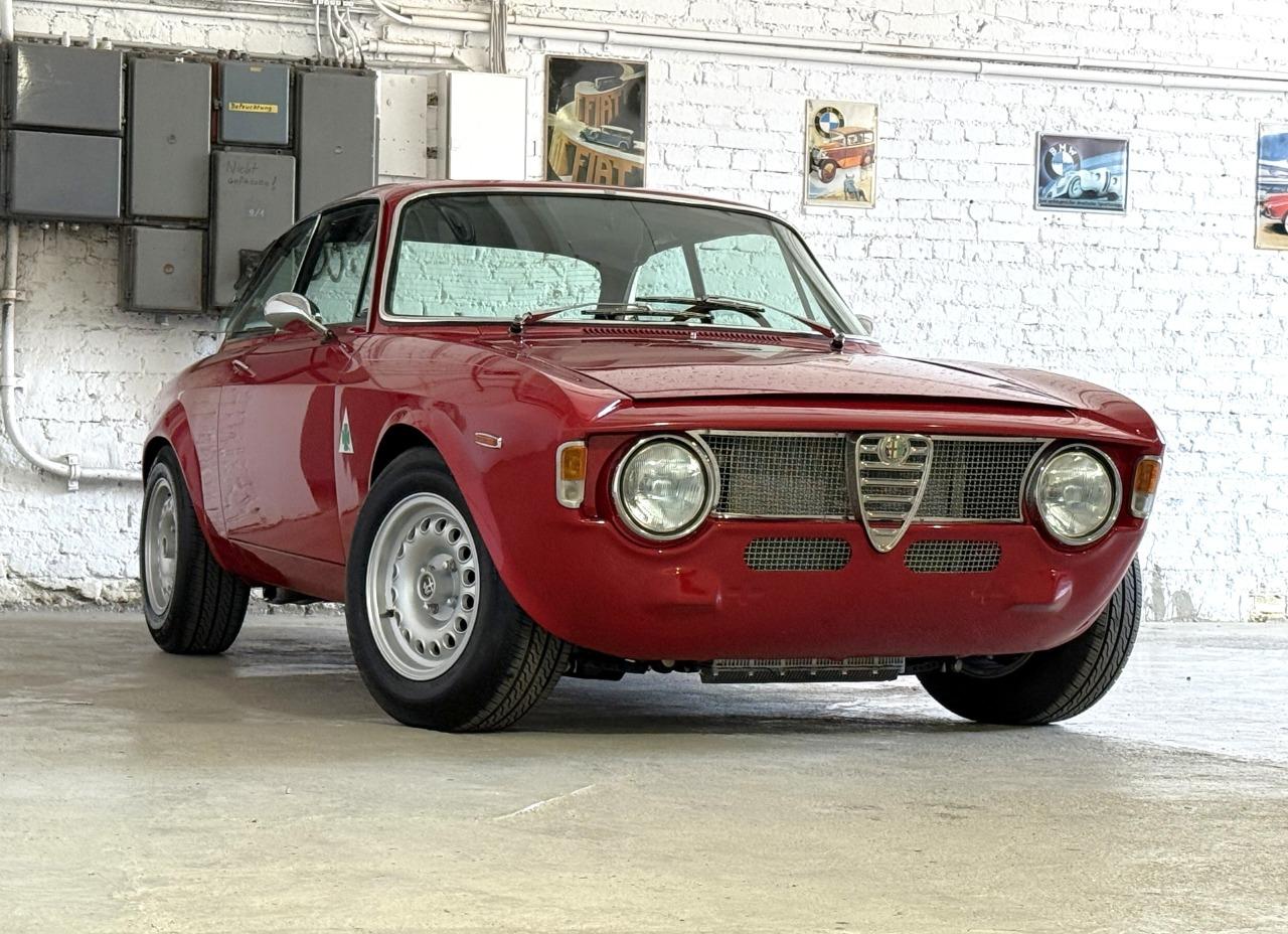 ALFA ROMEO 1600 2000 GT - RESTOMOD - 1966 LesAnciennes.com