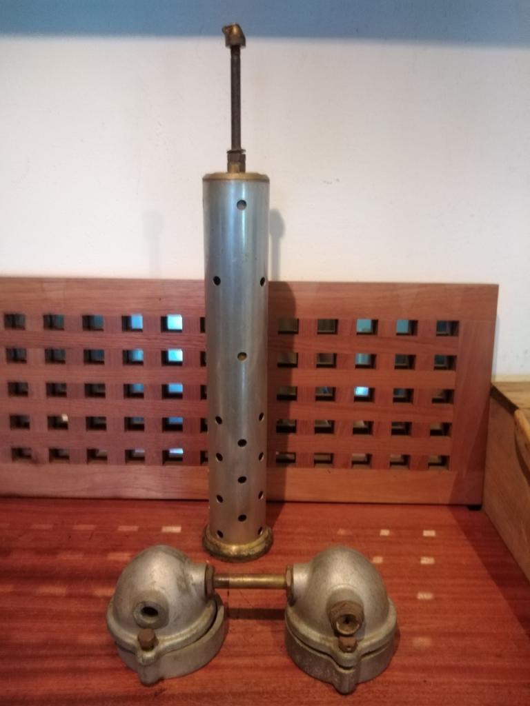 Pompe à essence LesAnciennes.com