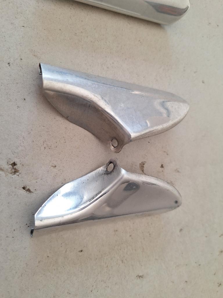 Applique cornet clignotant CITROEN ID LesAnciennes.com