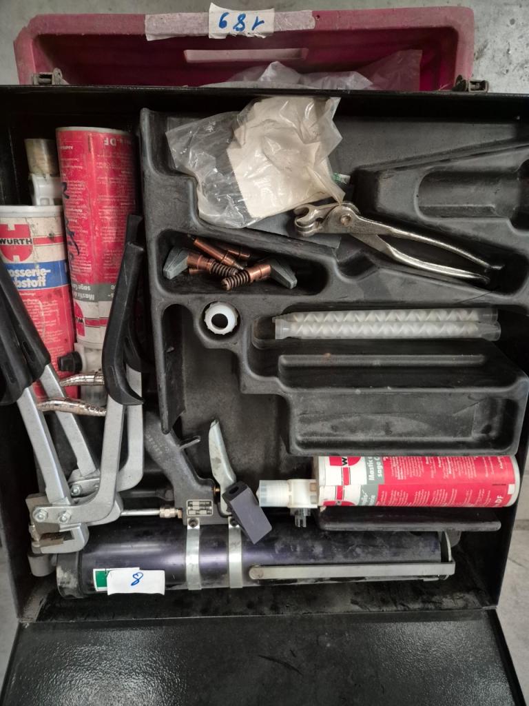 Coffret de collage panneaux de carrosserie LesAnciennes.com