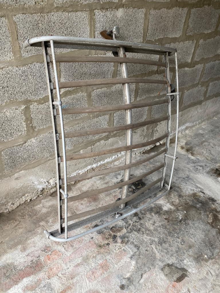 Galerie OLD RENAULT Dauphine ou 4 CV LesAnciennes.com