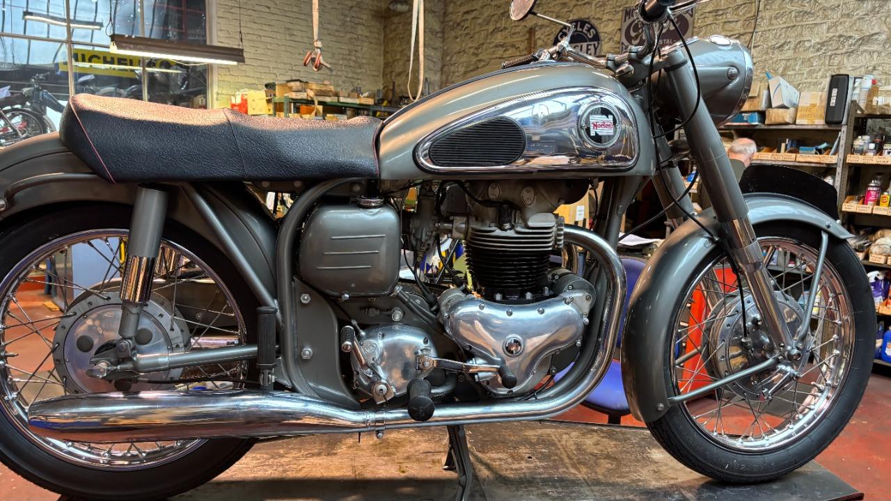NORTON Dominator - 1956 LesAnciennes.com