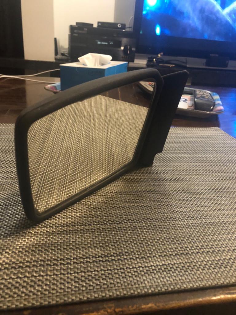 Rétroviseur gauche PEUGEOT 305 LesAnciennes.com