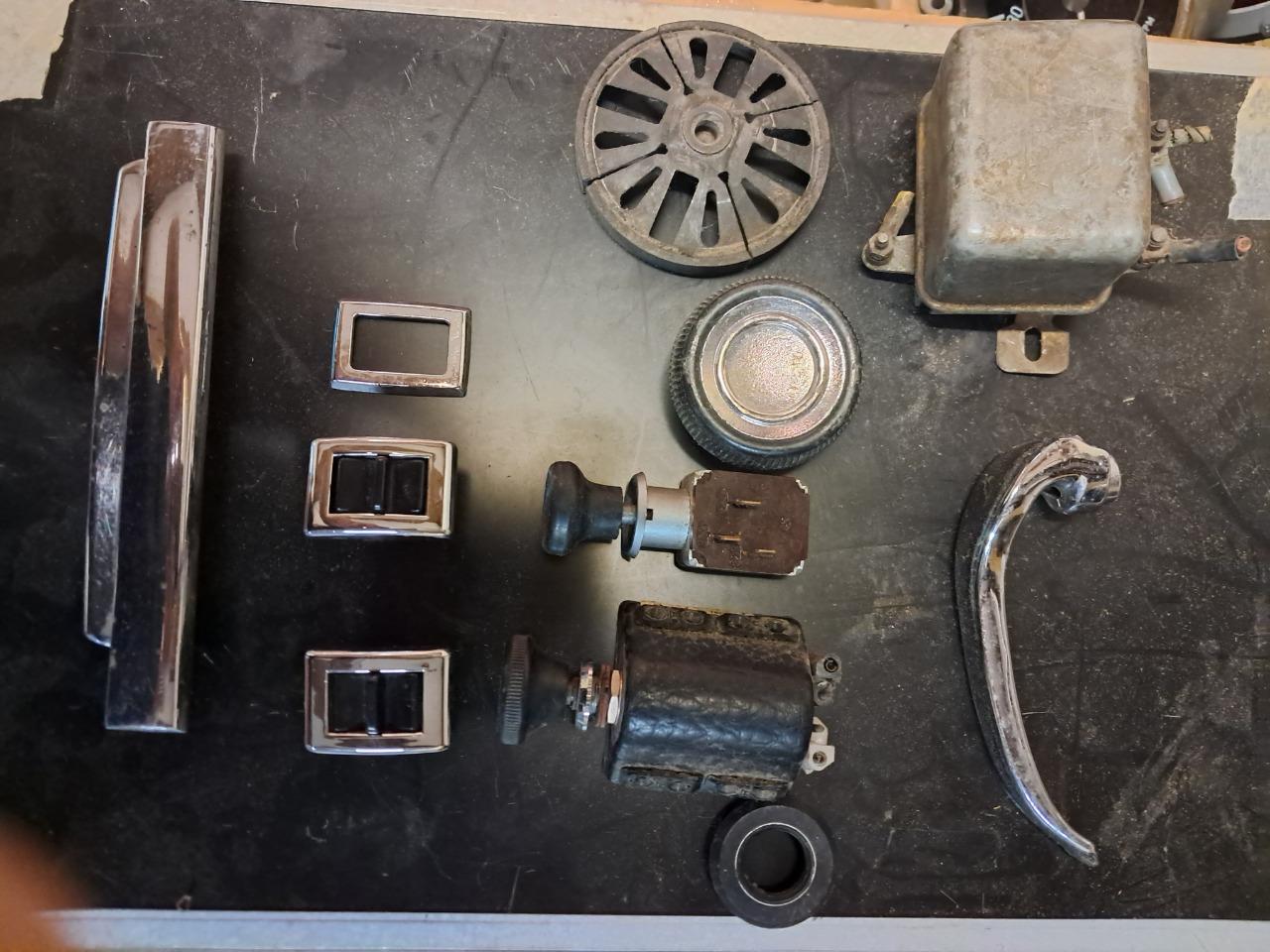 Lot de pièces BMW 3.0 E9 LesAnciennes.com