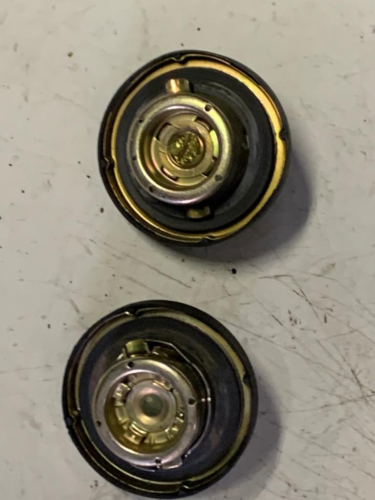 Bouchon carburent BMW E36/34/38/31/2.5CS/2500/ LesAnciennes.com