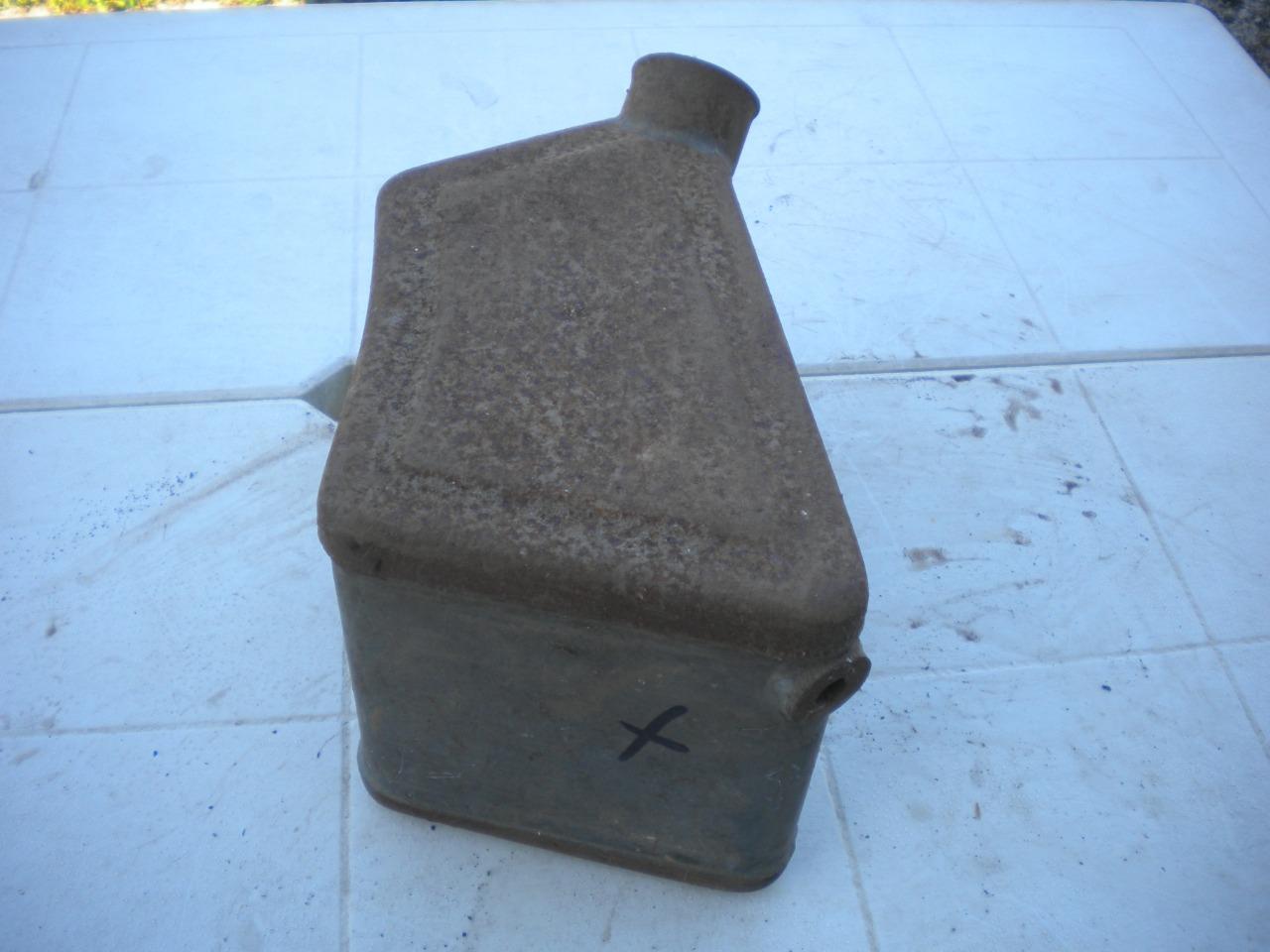 Réservoir UN RÉSERVOIR HUILE moto ancienne LesAnciennes.com
