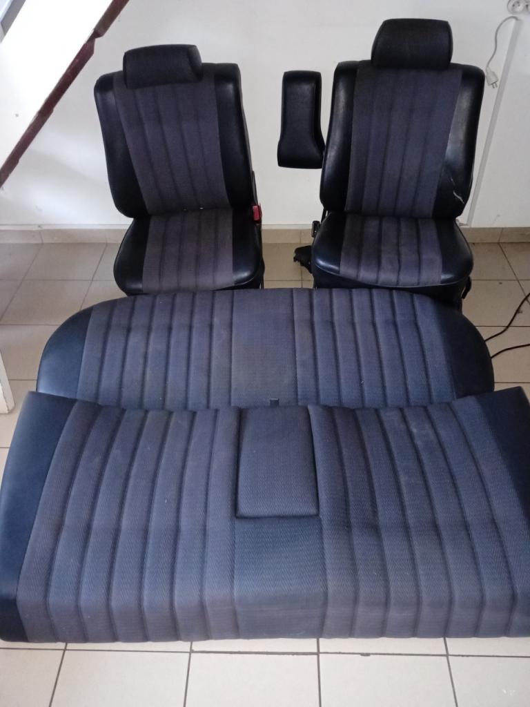 Sièges MERCEDES 300 D LesAnciennes.com